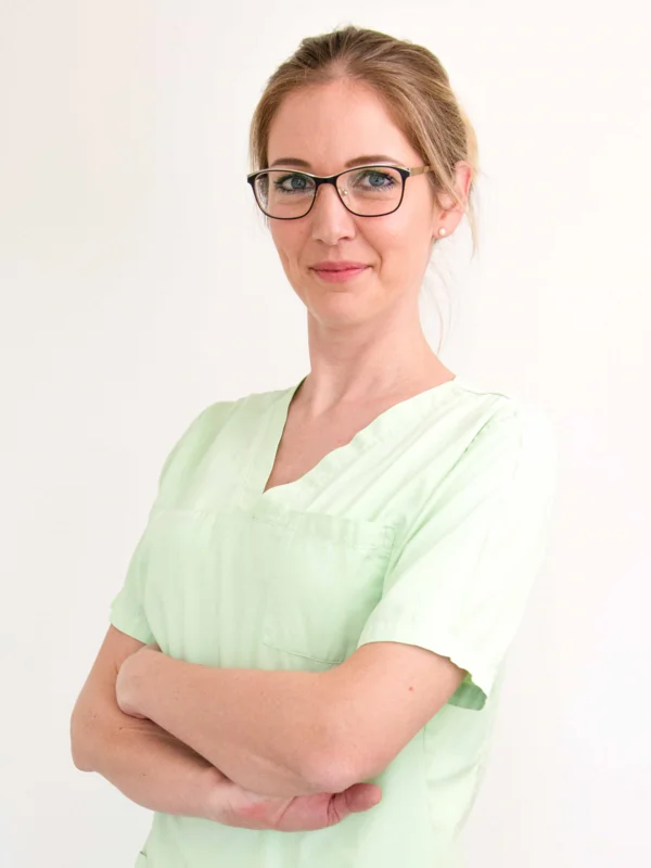 Verwaltung/Prophylaxe-Mitarbeiterin Maike Schill bei Ihrem Zahnarzt in Ludwigshafen